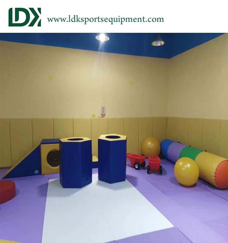 Child gymnastics protection mat