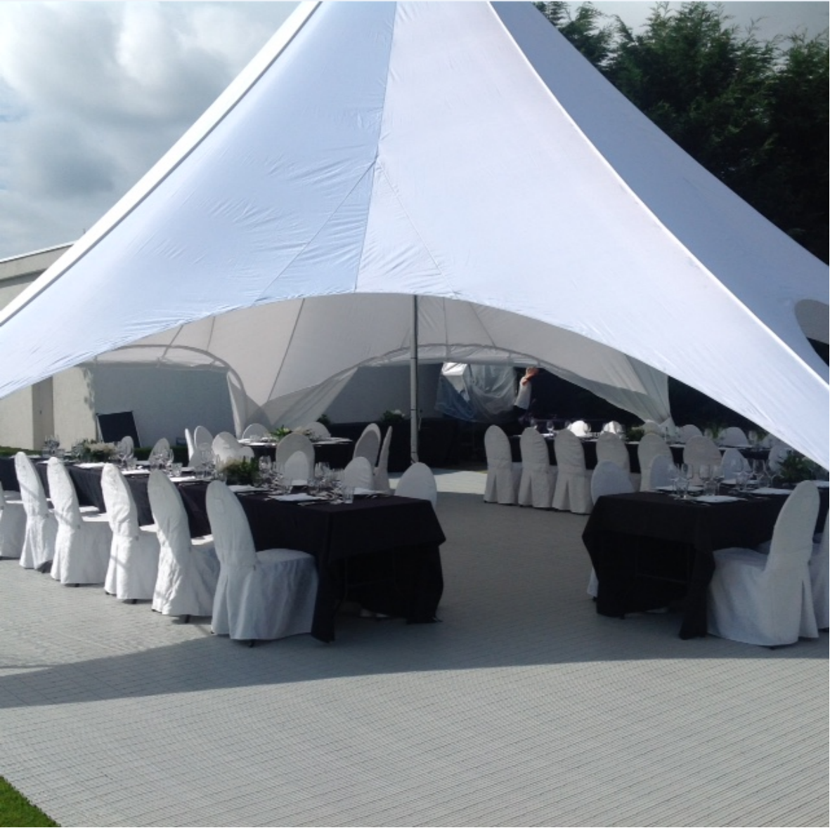Turf Guard Mat for Concert Hexagonal Floating Turf Protection Flooring Easy Installation & Cable-Routable Direct Manufacturer