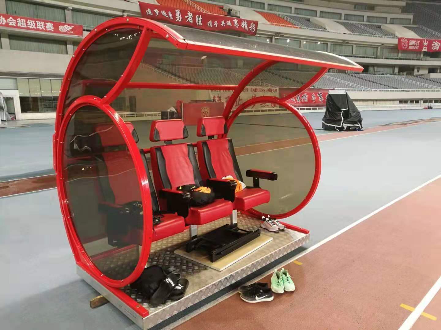 Luxury portable football stadium UV resistant dugout bench soccer team player bench seats with shield